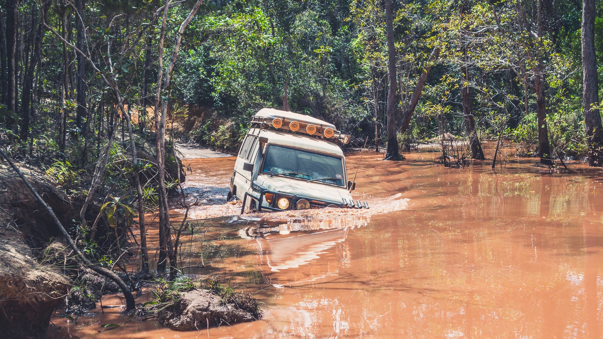 deep river crossing 4wd