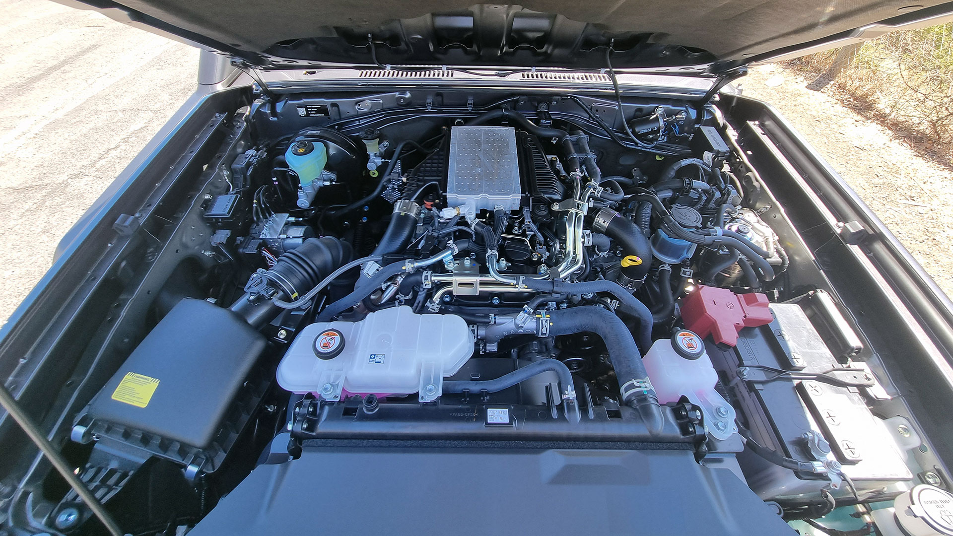 2024 70 series engine bay 2.8l